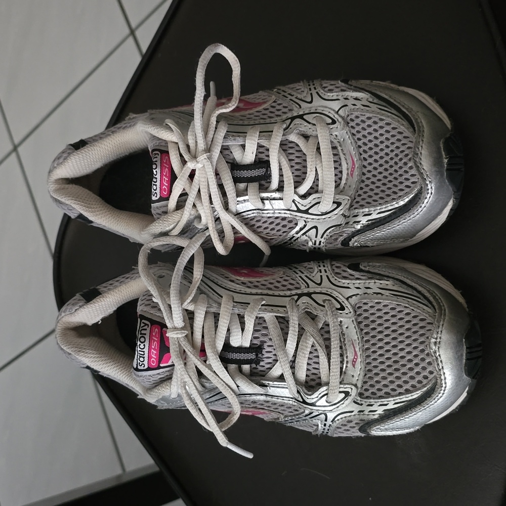 Saucony Women's Oasis 2 Running Shoes